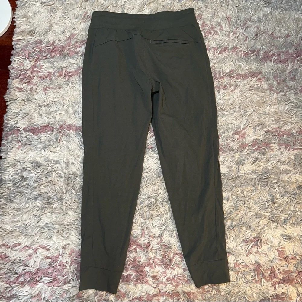 Athleta Trekkie north green utility cargo pants 2